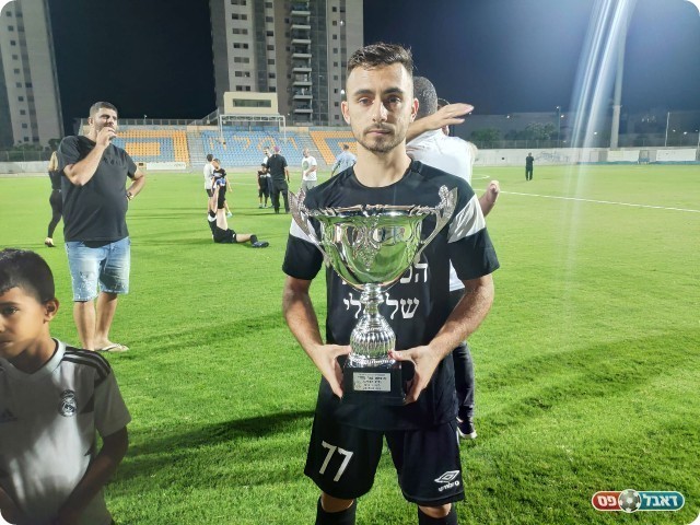 אבינו ממשיך להצטיין (אביחי דלאל)